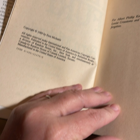 📚2/$14; 3/$16; 4/$18; 5/$20 ADD $2 for any additional books! ENJOY📚📚📚 - Picture 4 of 6